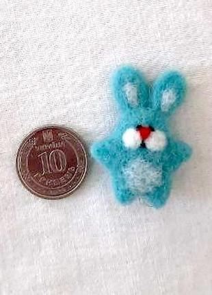 Мініатюрна іграшка, талісман зайчик, кролик 4х3 см, серія "іграшка на долоню"2 фото