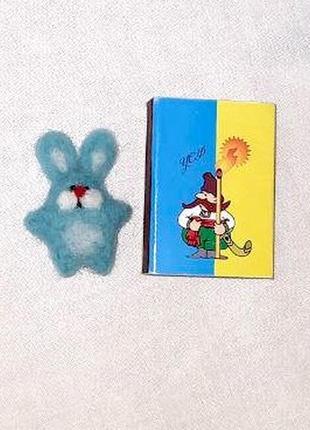 Мініатюрна іграшка, талісман зайчик, кролик 4х3 см, серія "іграшка на долоню"3 фото