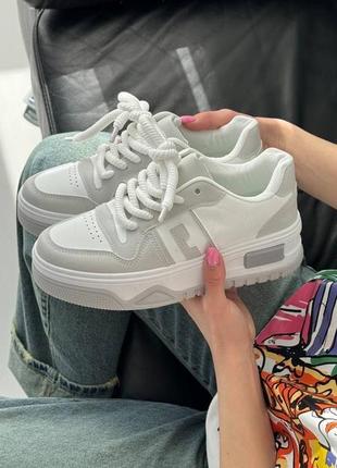 Стильні кросівки😍