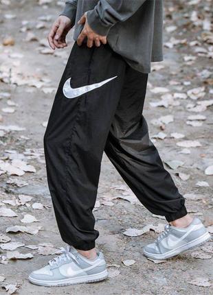 Nike nylon pants side swoosh
цвет: черный