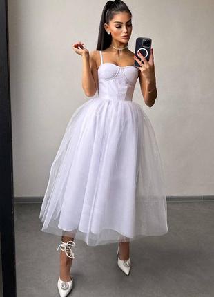 Белое праздничное вечернее платье миди с пышной юбкой из фатина и корсетным верхом xs s m l белое кукольное платье 42 441 фото