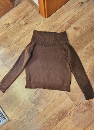 Кофта свитер с отрытыми плечами крупным вырезом1 фото