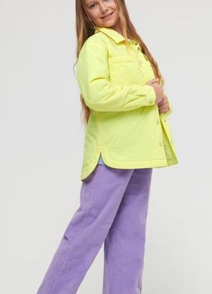 Стильная и яркая курточка новая 134