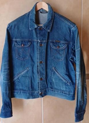 Куртка джинсовая "елочка" из 1980 -х vintage винтажная wrangler size 44-46
состояние идеальное,1 фото