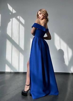 Вечірня максі сукня з розрізом на ніжці кольору електрик xs s m l святкове синє плаття максі 42 44 464 фото