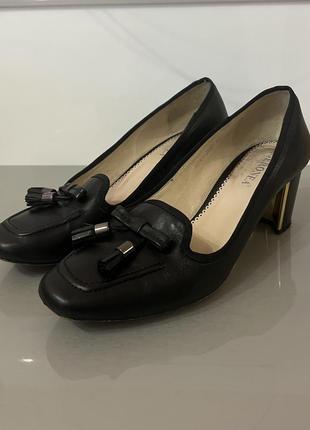Женские удобные черные туфли на каблуке натуральная кожа