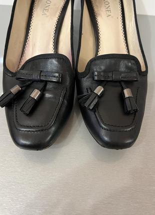 Женские удобные черные туфли на каблуке натуральная кожа7 фото