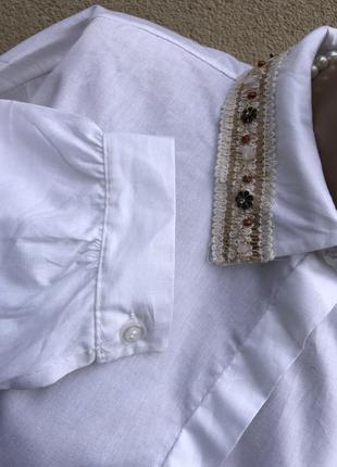 Белая рубашка,блуза,удлиеннная спинка,вышивка стразы,кружево8 фото