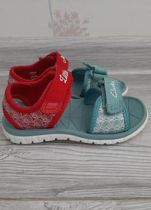 Босоніжки clarks