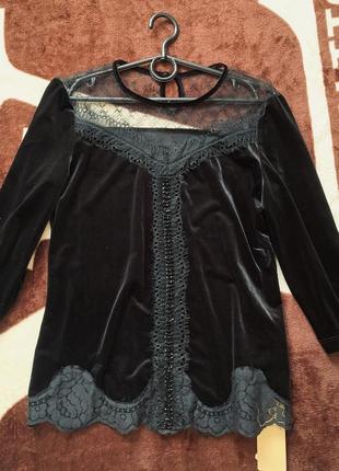 Блузка оксамитова з камінням і мереживом, в наявності