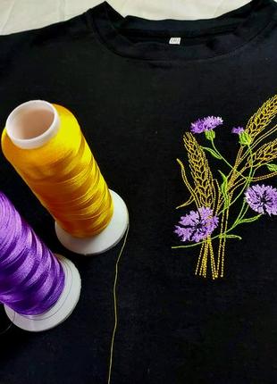 Футболка с вышивкой.5 фото