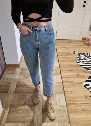 Джинсы мом