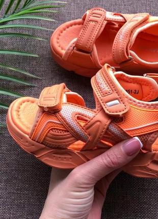 В наявності класні босоніжки