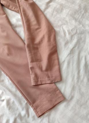 Штани пудрові рожеві брюки класичні звужені висока посадка5 фото