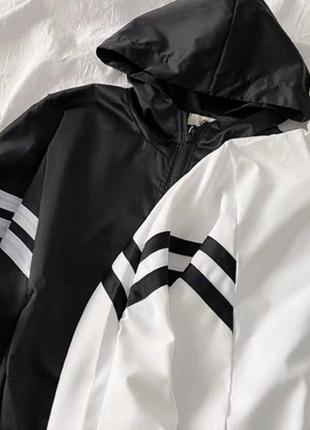 Стильна жіноча вітровка вітрівка з лого найк nike🔥 чорна біла чорний білий3 фото