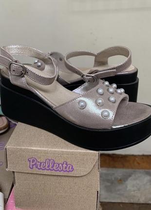 Кожаные босоножки