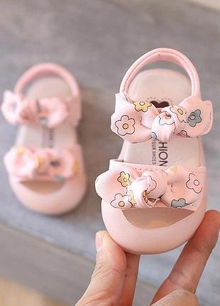 🌸в наявності гарненькі босоніжки.