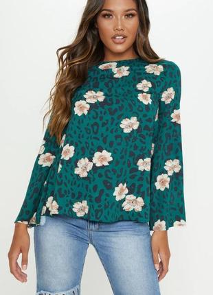 Брендова блуза з відкритою спиною prettylittlething квіти етикетка