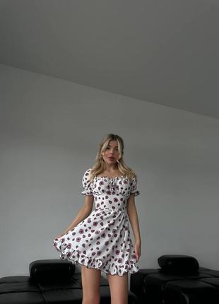 Короткое мини платье в цветочный принт2 фото