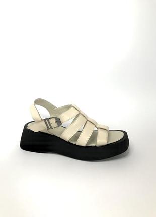 Новые светлые сандали 37 р летние мягкие босоножки беж женские