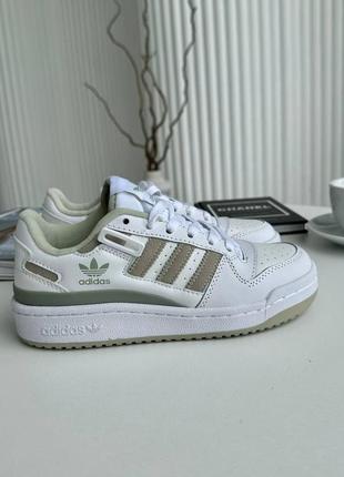 Женские кроссовки белые с оливковым adidas forum5 фото