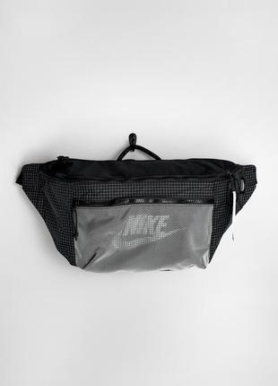 Nike вмістка спортивна сумка з щільного нейлону.