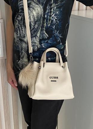 Бежевая сумочка guess8 фото