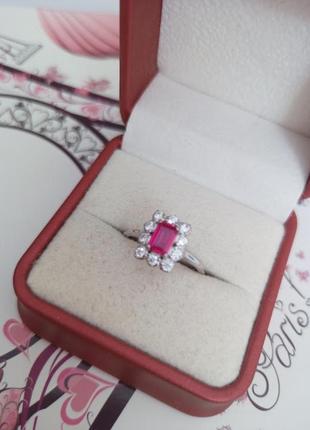 Серебряное кольцо с рубиновым фианитом6 фото
