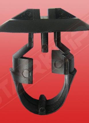 Клипса крепления молдинга порога на мерседес