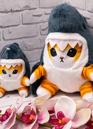 Мягкая игрушка котик в костюме акулы