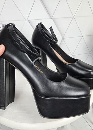 Туфли на широком каблуке с платформой с ремешком застежкой черные6 фото