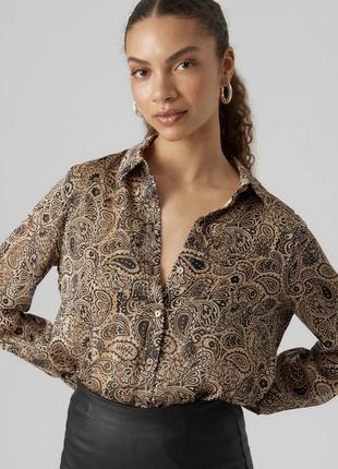 Блуза-рубашка, бежевая блуза, блуза с орнаментом, рубашка бежевая от бренда vero moda1 фото