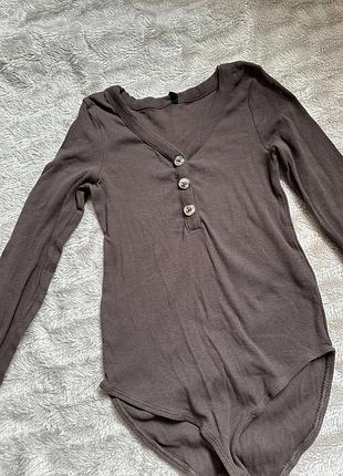 Боди с вырезом