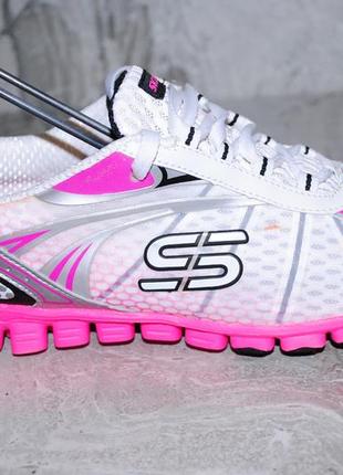 Skechers літні кросівки 37 розмір