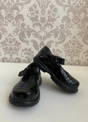 Черные туфли для девочек