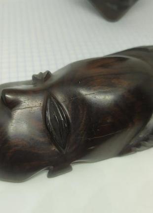 Две деревянный маски