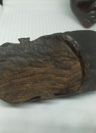 Две деревянный маски