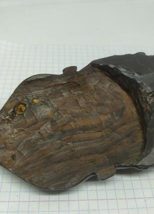 Две деревянный маски