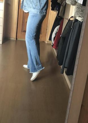 Стильные джинсы для высоких девушек3 фото