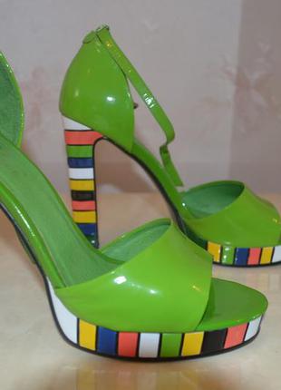 Кожаные босоножки  mallanee