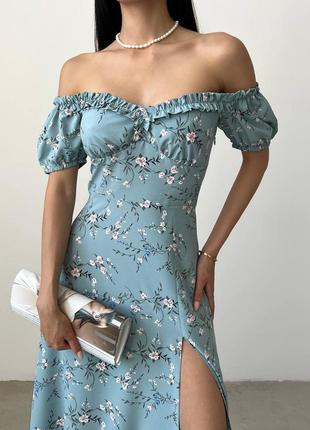 Длинное платье с цветочным принтом с рюшами в зоне декольте с корсетной резинкой на спине с разрезом по ноге5 фото