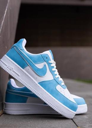 Шикарные nike air force white blue. верх-замш, подошва-полуэритан, прошитая.1 фото