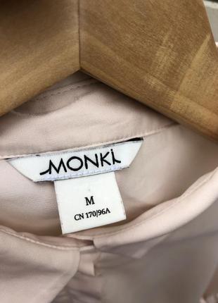 Атласная персиковая рубашка с объемными рукавами monki7 фото