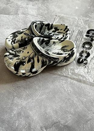 Crocs женские platform marbled 39 40 clog 207176 black/white черные белые