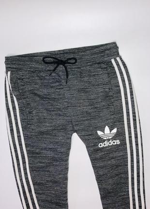 Спортивные штаны от фирмы adidas originals2 фото