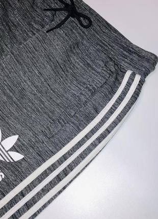 Спортивные штаны от фирмы adidas originals4 фото