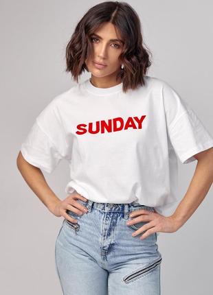 Белая футболка с принтом sunday