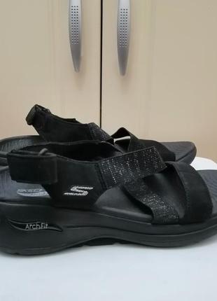 Сандалi шльопанцi  skechers womens go walk arch fit astonish  на стопу 24 см, стан як новi.