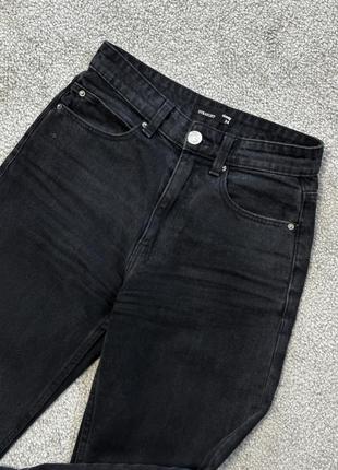 Черные прямые джинсы sinsay, графические джинсы трубы, мом6 фото