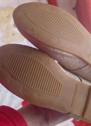 Нарядні фірмові нові золотисті туфельки французького бренду vertbaudet 32 р6 фото